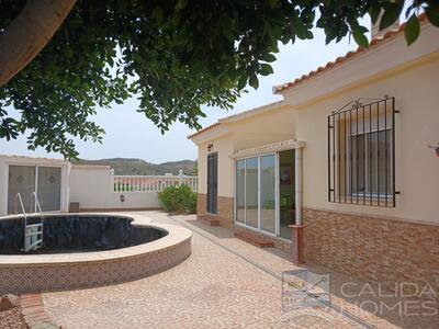 Villa Acacia: Resale Villa in Arboleas, Almería
