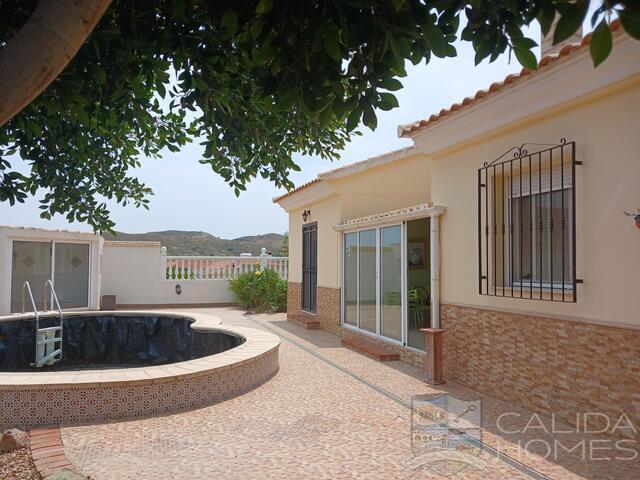 Villa Acacia: Resale Villa for Sale in Arboleas, Almería