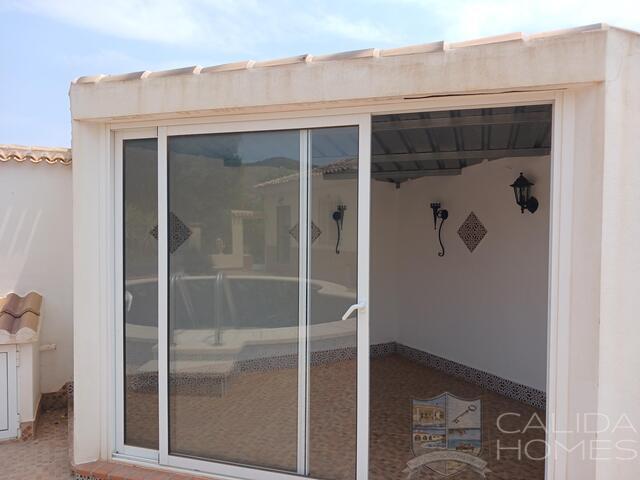 Villa Acacia: Resale Villa for Sale in Arboleas, Almería