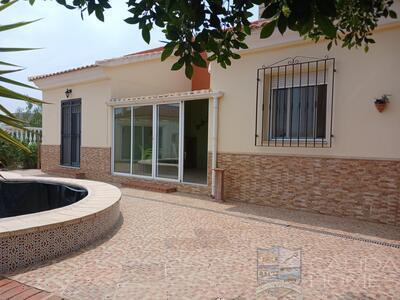 Villa Acacia: Resale Villa in Arboleas, Almería