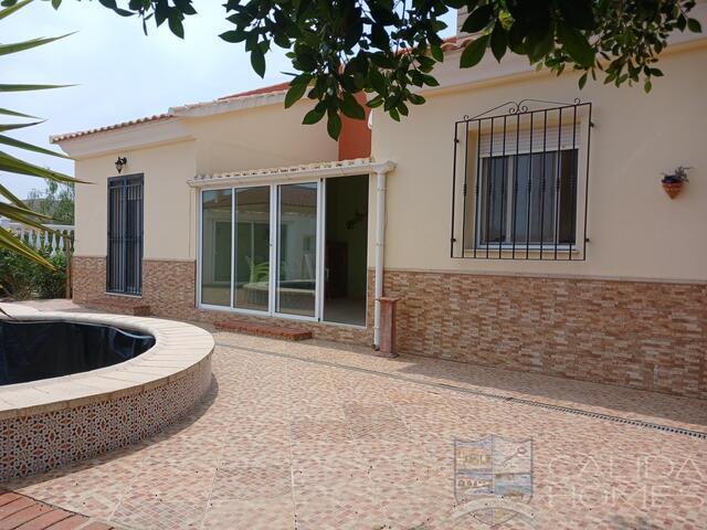 Villa Acacia: Resale Villa for Sale in Arboleas, Almería