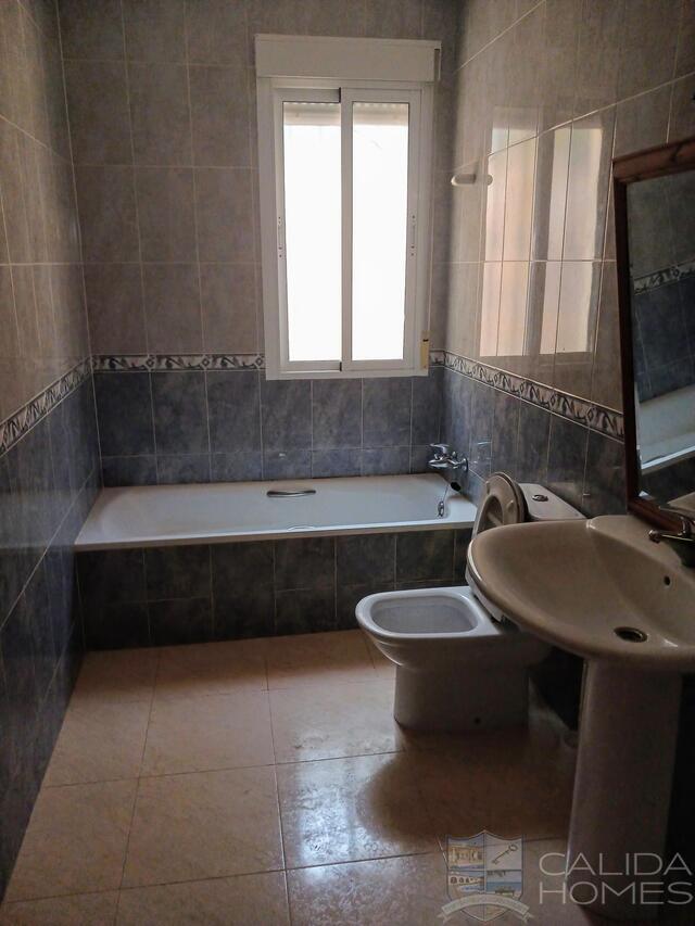 Villa Acacia: Resale Villa for Sale in Arboleas, Almería