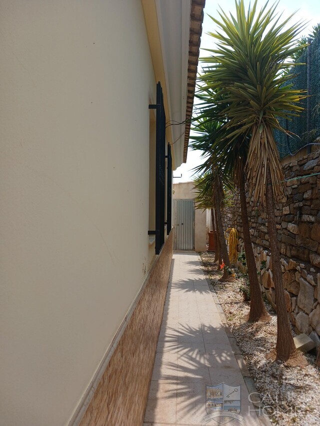 Villa Acacia: Resale Villa for Sale in Arboleas, Almería