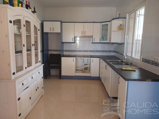 Villa Acacia: Resale Villa for Sale in Arboleas, Almería