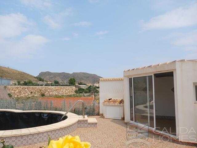 Villa Acacia: Resale Villa for Sale in Arboleas, Almería
