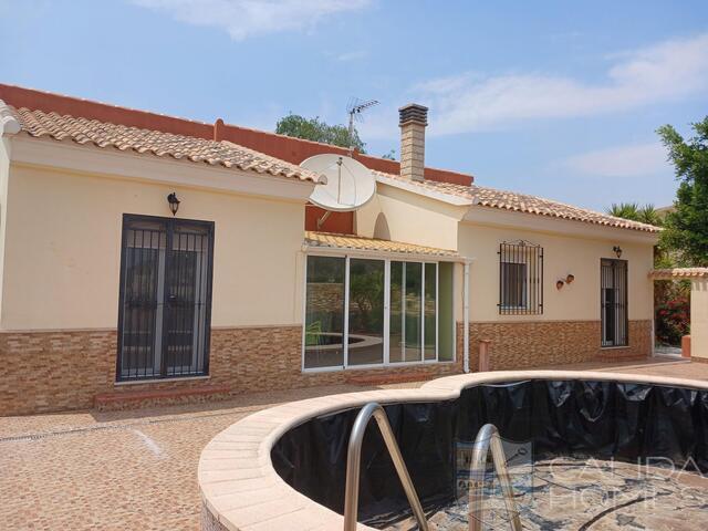 Villa Acacia: Resale Villa for Sale in Arboleas, Almería