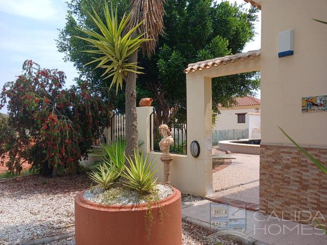 Villa Acacia: Resale Villa for Sale in Arboleas, Almería