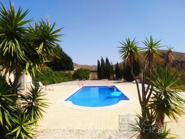 Villa Acer: Resale Villa for Sale in Zurgena, Almería
