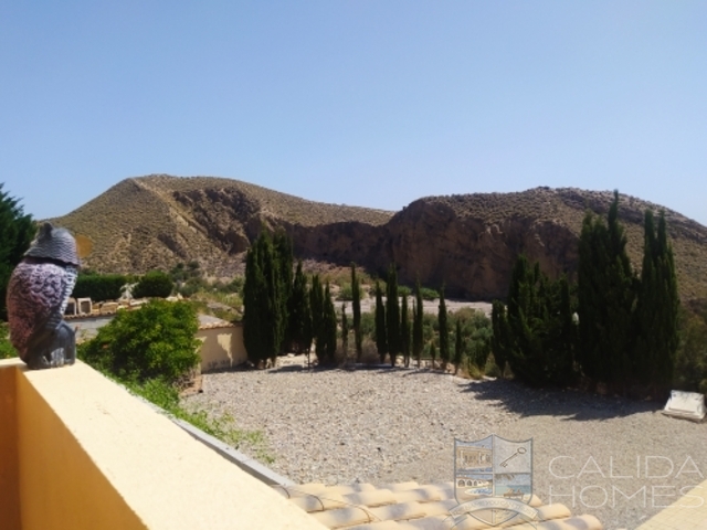 Villa Acer: Resale Villa for Sale in Zurgena, Almería