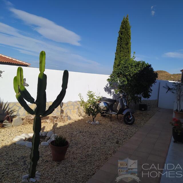 Villa Adelfas: Resale Villa for Sale in Arboleas, Almería