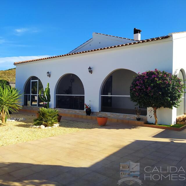 Villa Adelfas: Resale Villa for Sale in Arboleas, Almería