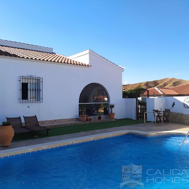 Villa Adelfas: Resale Villa for Sale in Arboleas, Almería