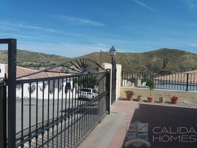 Villa Alegre: Resale Villa in Arboleas, Almería