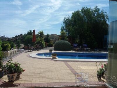 Villa Alegre: Resale Villa in Arboleas, Almería