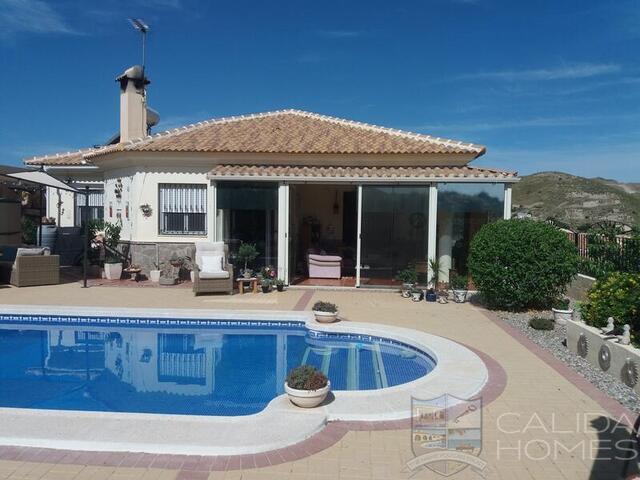 Villa Alegre: Resale Villa for Sale in Arboleas, Almería