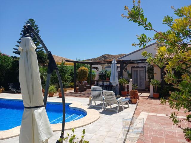 Villa Alegria: Resale Villa for Sale in Arboleas, Almería
