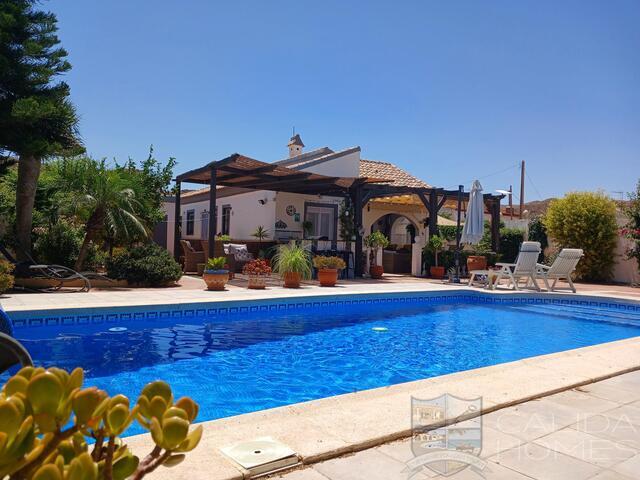 Villa Alegria: Resale Villa for Sale in Arboleas, Almería