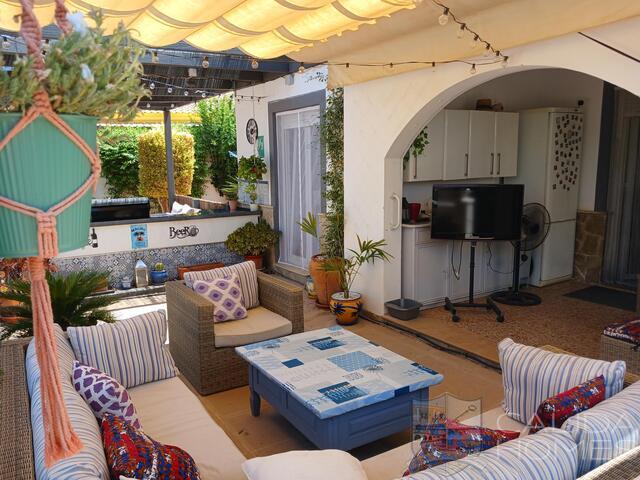 Villa Alegria: Resale Villa for Sale in Arboleas, Almería