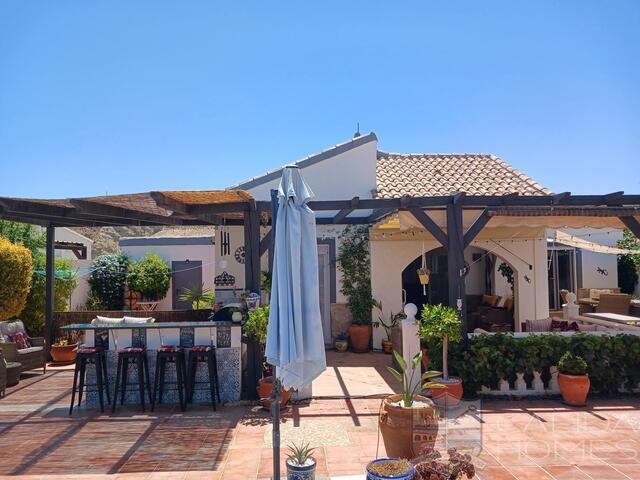 Villa Alegria: Resale Villa for Sale in Arboleas, Almería
