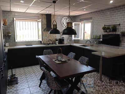 Villa Alegria: Resale Villa in Arboleas, Almería