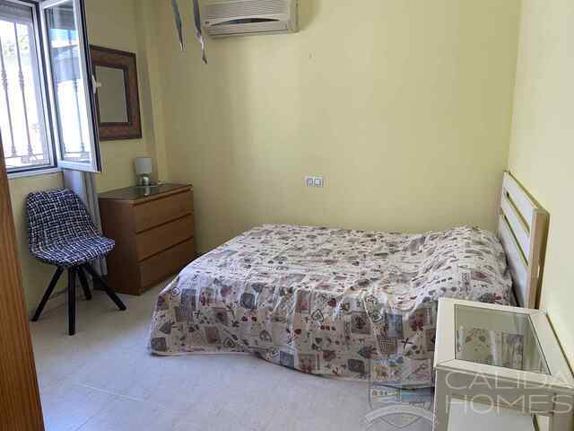 Villa Alegria: Resale Villa for Sale in Arboleas, Almería