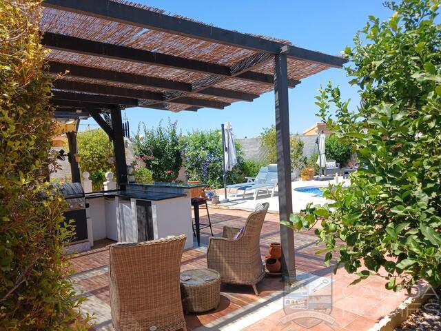 Villa Alegria: Resale Villa for Sale in Arboleas, Almería