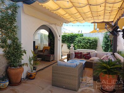 Villa Alegria: Resale Villa in Arboleas, Almería