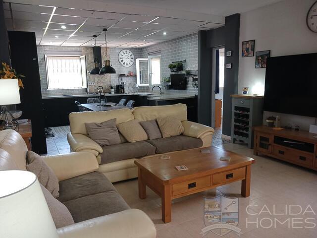 Villa Alegria: Resale Villa for Sale in Arboleas, Almería