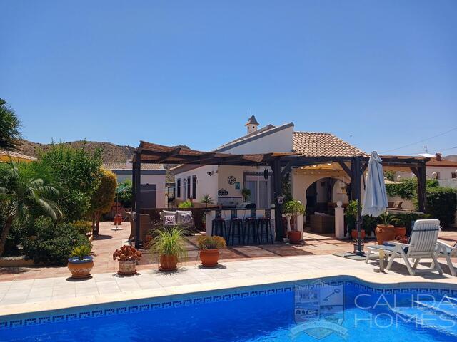 Villa Alegria: Resale Villa for Sale in Arboleas, Almería