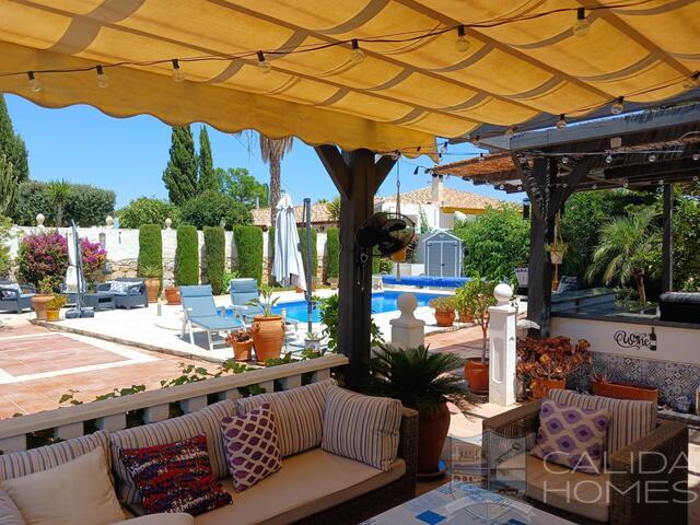 Villa Alegria: Resale Villa for Sale in Arboleas, Almería
