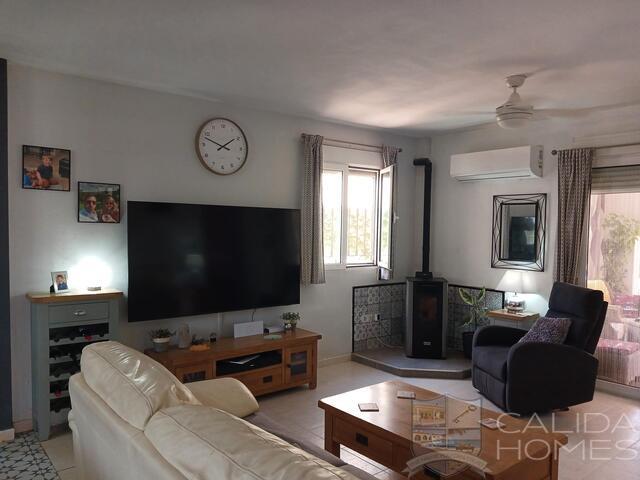Villa Alegria: Resale Villa for Sale in Arboleas, Almería