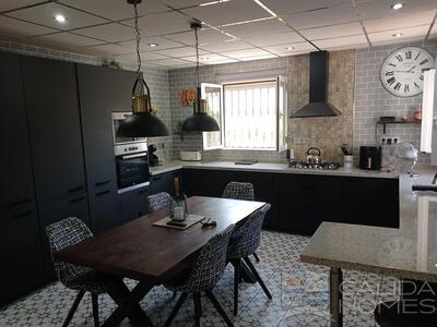 Villa Alegria: Resale Villa in Arboleas, Almería