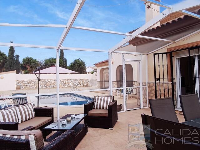 Villa Alex : Resale Villa for Sale in Arboleas, Almería