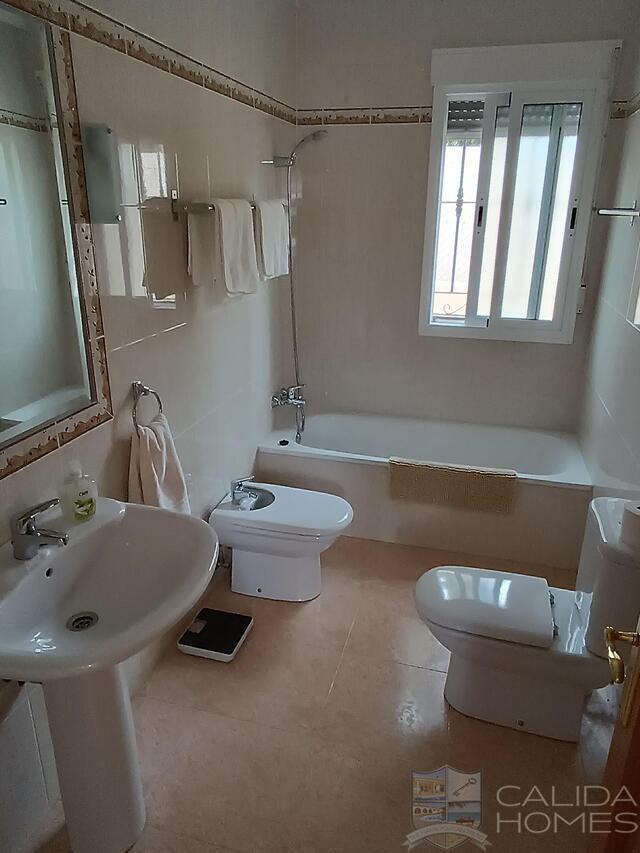 Villa Alex : Resale Villa for Sale in Arboleas, Almería