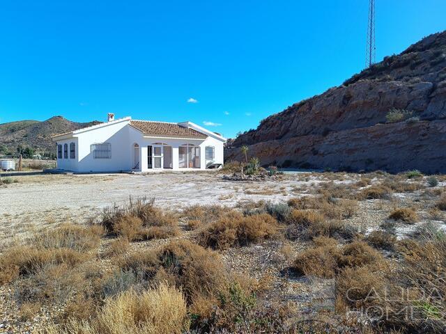 Villa Almendra : Herverkoop Villa te Koop in Albox, Almería