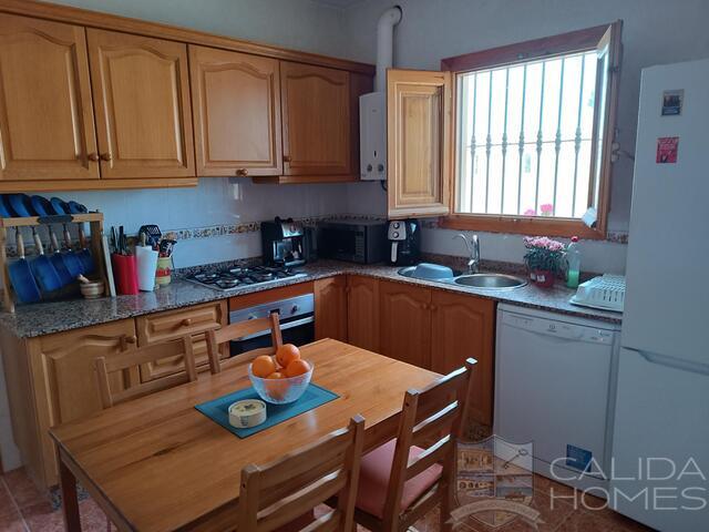 Villa Almendras: Resale Villa for Sale in Arboleas, Almería