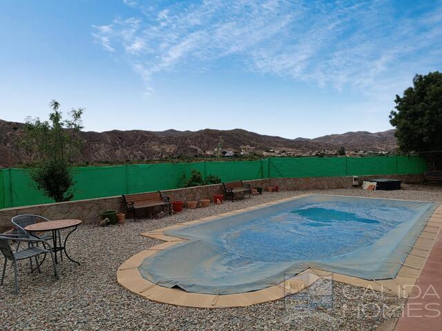 Villa Almendras: Resale Villa for Sale in Arboleas, Almería