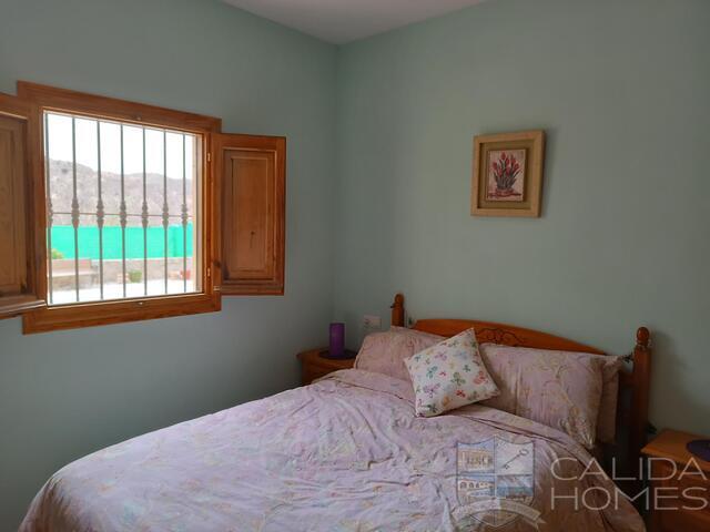 Villa Almendras: Resale Villa for Sale in Arboleas, Almería