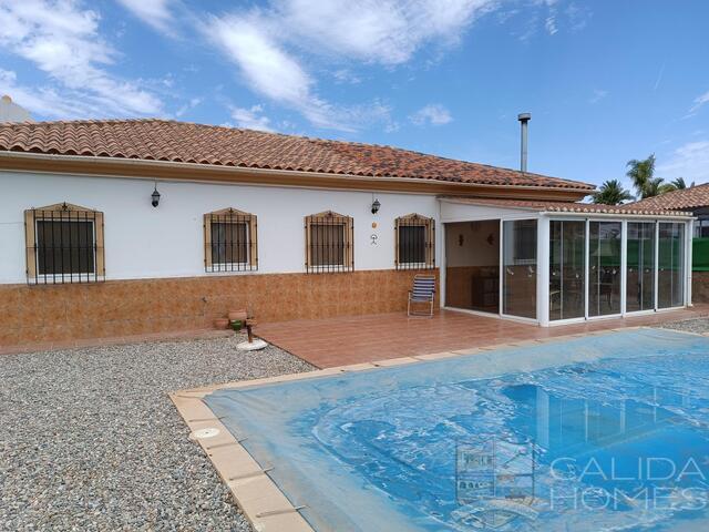 Villa Almendras: Resale Villa for Sale in Arboleas, Almería
