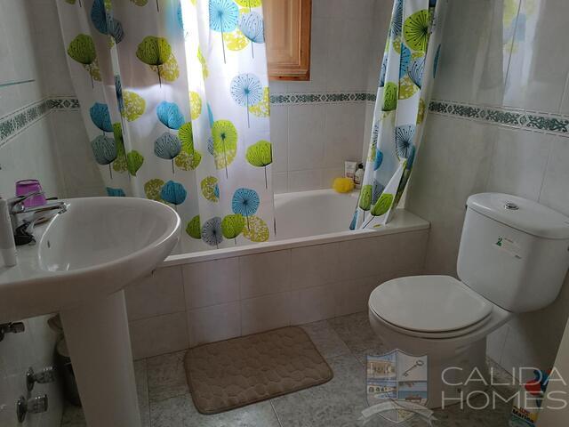 Villa Almendras: Resale Villa for Sale in Arboleas, Almería