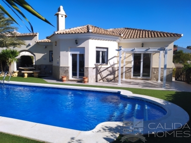 Villa Amanda : Resale Villa for Sale in Arboleas, Almería