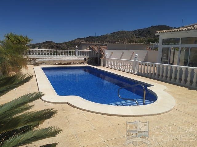 Villa Annabel: Resale Villa for Sale in Arboleas, Almería