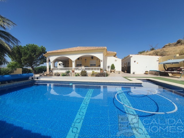 Villa Annice : Resale Villa for Sale in Oria, Almería