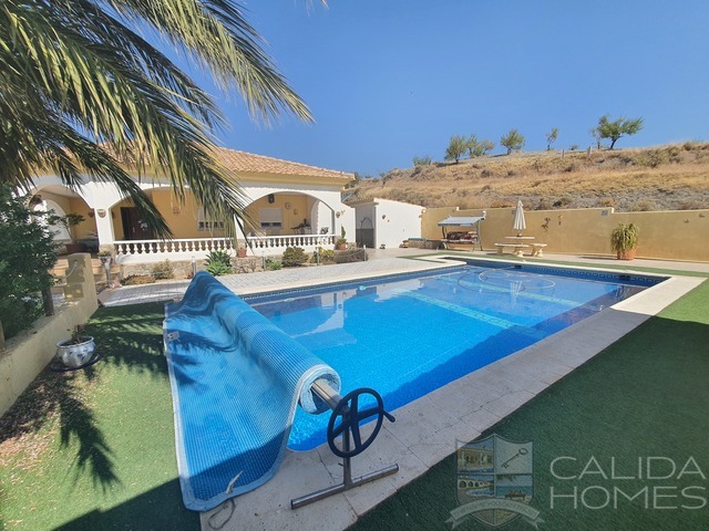 Villa Annice : Resale Villa for Sale in Oria, Almería