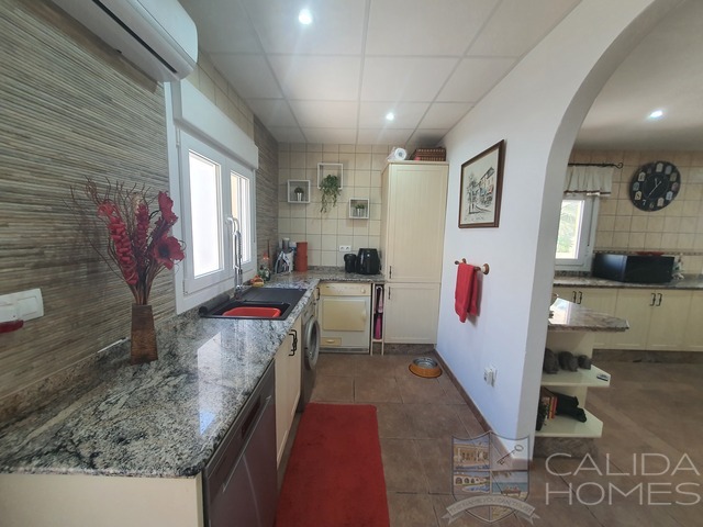 Villa Annice : Resale Villa for Sale in Oria, Almería