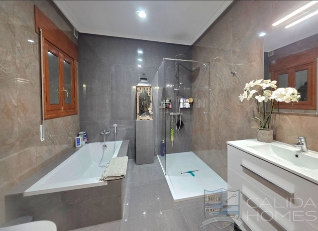 Villa Antas : Resale Villa for Sale in Antas, Almería