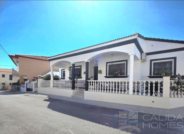 Villa Antas : Resale Villa for Sale in Antas, Almería