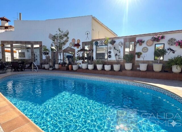 Villa Antas : Resale Villa for Sale in Antas, Almería