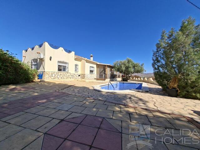 Villa Arcos : Resale Villa for Sale in Cantoria, Almería