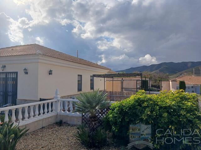 Villa Aston : Resale Villa for Sale in Arboleas, Almería